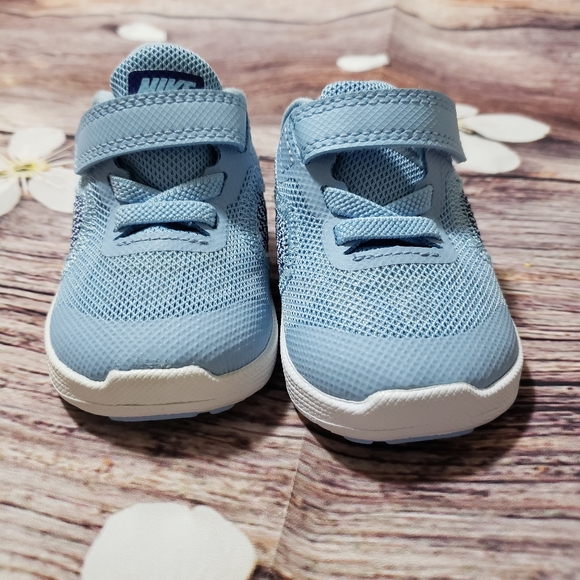 Nike Revolution Sz 3 - Picture 4 of 7